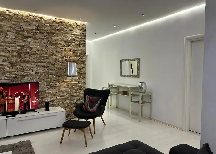 Tam Serviced 2Bdr Apartment City Center No6