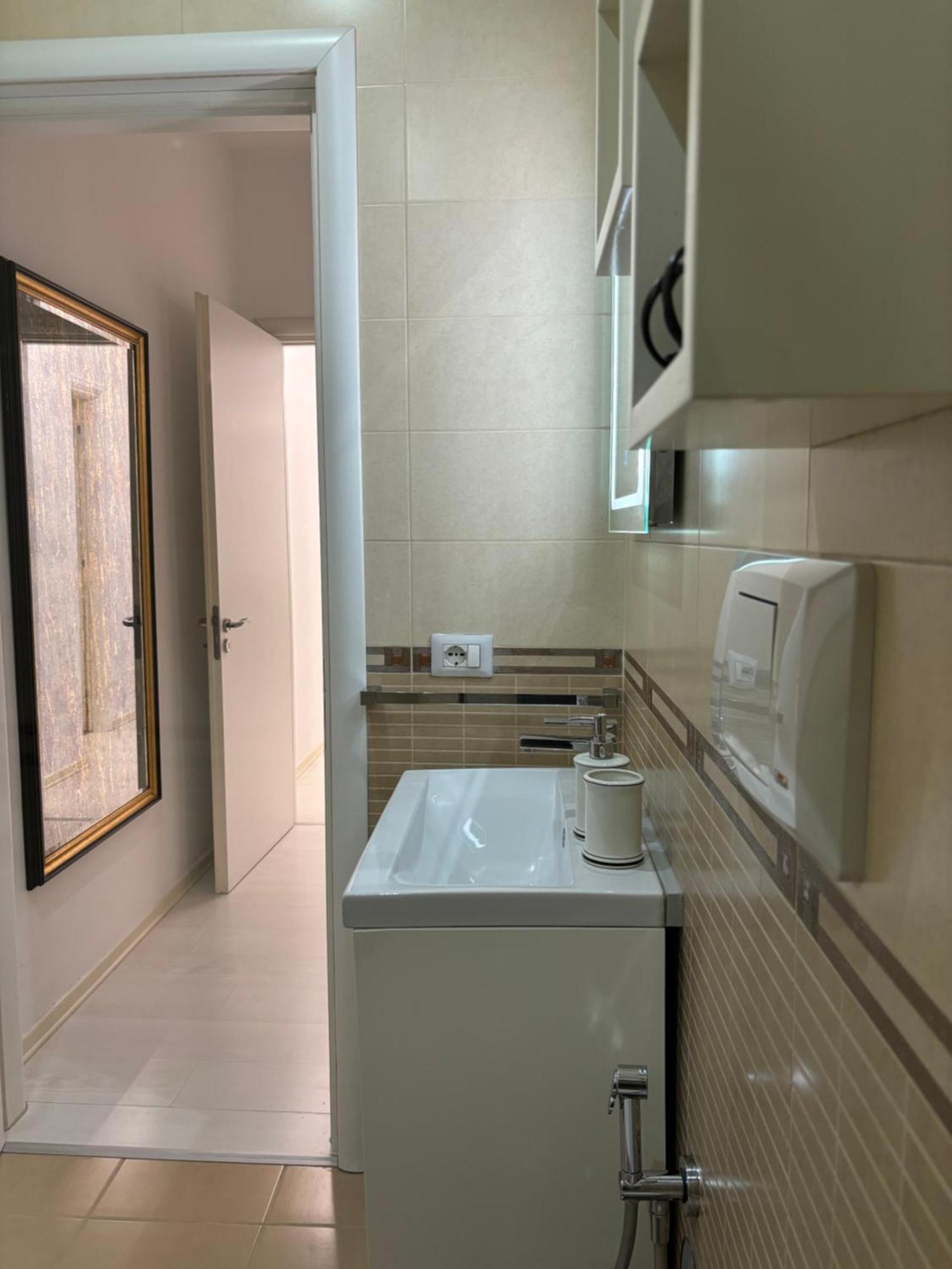 Apartment Tam Serviced 2bdr Center No6